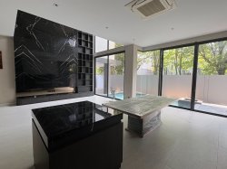 หลังมุม ตรงข้ามคลับเฮ้า ตำแหน่งบ้านดีที่สุด! ขายบ้าน 3.5 ชั้น พร้อมสระว่ายน้ำและลิฟต์ โครงการอาร์เทล-อโศก พระราม 9 ( ARTALE Asoke-Rama 9 ) จาก Ananda 546 ตร.ม 6 นอน 4 น้ำ 3 จอด ! ด่วนมาก