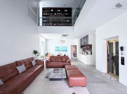 เพียง 200 เมตรจากปากซอย ! บ้านใหม่ หลังมุม 84 ตร.วา ! ปล่อยเช่าบ้านเดี่ยวหรู 3 ชั้นพร้อมลิฟต์พรีเมียม ย่านพระราม 9 ซอย 55 ! 4 นอน 5 น้ำ 4 จอด พร้อมห้องแม่บ้าน !ใกล้เดอะไนท์ , รพ.สมิตติเวช และโรงเรียนนานาชาติ ไบร์ตัน ,เวลลิงตัน ! ด่วนมาก