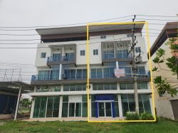 ขายตึกแถว / อาคารพาณิชย์ติดถนนมิตรภาพ ปากช่อง | ใกล้โรงพยาบาลกรุงเทพปากช่อง–โลตัส 300 ม. ต่อยอดที่พักรายวัน คลินิก หรือธุรกิจบริการ บริหารดีมีโอกาสสร้างรายได้รวมต่อปีหลักล้าน