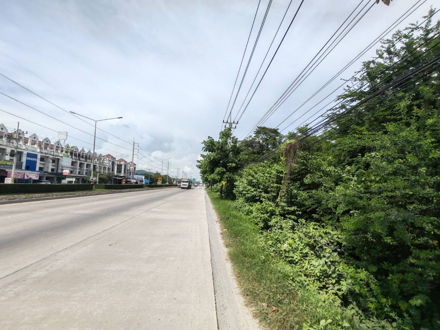 สะสมที่ดินทำเลเด่น! แปลงสวย 100 ตร.วา ติดถนนมาลัยแมน ใกล้แยกวังขอน ภาพประกอบที่ 1
